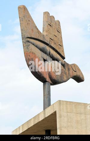 INDIA, Chandigarh, the master plan of the city divided in sectors was prepared by swiss-french architect Le Corbusier in the 1950` , Sector 1 Capitol complex, metal and concrete monument The Open Hand designed by Le Corbusier, symbolizes 'the hand to give and the hand to take; peace and prosperity, and the unity of mankind' Stock Photo